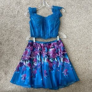 Ellie Wilde size 6 blue homecoming dress